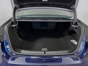 Sedán ejecutivo de lujo de 4 puertas 2024 que combina innovación. Equipado con un potente motor de gasolina y transmisión automática. - Product Image 3