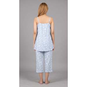 Evolove X Venus Ensemble capri en rayonne douce de qualité supérieure pour femme - Haut à manches mi-longues et bas capri imprimé cerise 3XL - Product Image 4