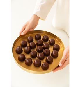 Bandeja DE SERVICIO DE METAL decorativa con acabado dorado, ideal para chocolates, frutas secas o aperitivos, lo que hace que cada mesa sea más elegante - Product Image 6