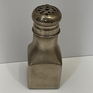 Molino de pimienta y coctelera de latón hecho a mano con acabado antiguo pulido Diseñado para interiores de comedor decorativos y funcionales - Product Image 5