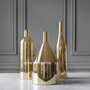 Vases à fleurs en aluminium poli or faits à la main modernes pour le salon et la chambre à coucher, intérieur/extérieur, décoration d'hôtels et de restaurants de luxe - Product Image 2