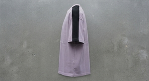 เสื้อยืดโอเวอร์ไซส์ผู้ชาย แขนสั้น คอวี แต่งสีตัดกัน สไตล์สตรีทแวร์ลำลอง - Product Image 3