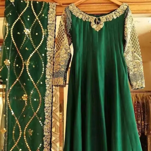 NOUVELLE ÉLÉGANTE ROBE DE DESIGNER & ROBE DUPATTA AVEC BELLE BRODERIE À LA MAIN ZARDOZI TRAVAIL pour Party-WEAR/MARIAGE = 2024 - Product Image 1