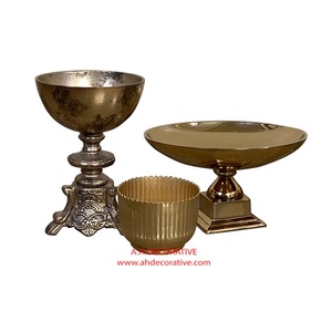 Bols de service en métal plaqué or avec piliers de bougie, centre de table bol à fruits doré de luxe, ensemble de bols de service - Product Image 3