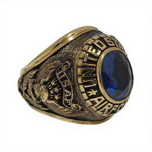 Anillo Moderno Personalizado de Latón con Circonita Unisex - Product Image 3