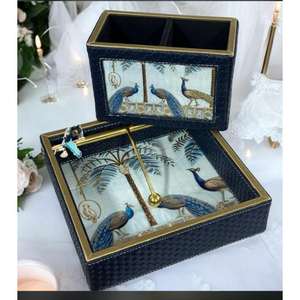 Plateau de service en métal à surface brillante de haute qualité avec poignée pour les collations et les boissons. - Product Image 1