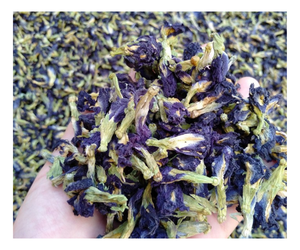 Thé de fleurs de pois papillon bio et de camomille, feuilles fraîches en vrac, infusé pour la santé, sans colorant alimentaire - Product Image 1