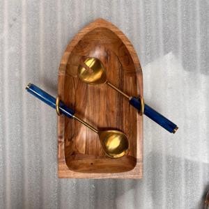 Servidor de ensalada de barco de madera de acacia pulido hecho a mano con cucharas de acero para servir aperitivos ensaladas y frutas en fiestas - Product Image 2