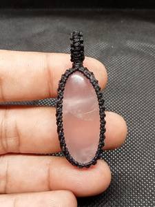 Colgante de Piedra Preciosa de Cuarzo Rosa Natural Pulido a Mano, Colgante de Hilo de Macramé con Cabujones de Joyería de Moda - Product Image 6