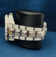 Montre-bracelet Moissanite en acier inoxydable avec style de diamants de clarté VVS et élève sa classe en lui donnant une touche de style