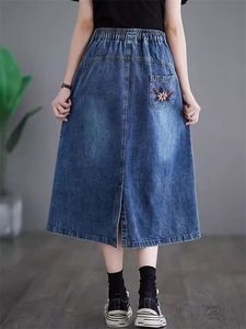 Jupe midi trapèze en jean pour femme, brodée à la main, patchwork, coupe décontractée, en coton délavé, style printemps - Product Image 5