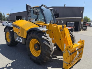 Manipulador Telescópico JCB 532-60 AGRI con Mástil de 3 Etapas, Capacidad de Carga de 6614 kg, Máquina Elevadora Versátil para Construcción, Alcance Extendido, Uso Profesional - Product Image 1