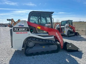 รถตักล้อยาง Takeuchi TL8R2 ปี 2024 พร้อมเครื่องยนต์ Kubota ห้องโดยสาร ระบบปรับอากาศ ระบบควบคุมแบบไพล็อต ตัวเชื่อมต่อไฮดรอลิกสำหรับงานยกหนัก - Product Image 3