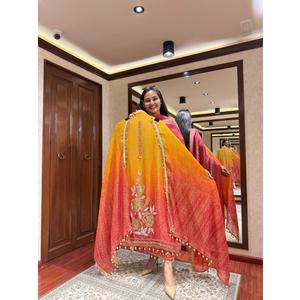 Alta demanda Pure Softy Chinon Dress Material para damas Tela cómoda y elegante para mujeres Disponible para precio de exportación - Product Image 1