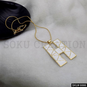 ออกแบบทำด้วยมือทองทองเหลืองจี้เคลือบใหญ่ออกแบบตัวอักษรสร้อยคอยาวคริสเตียนคลาสสิกสำหรับวันครบรอบ - Product Image 3