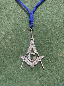 Conjunto de insignias masónicas, delantal de maestro masón, guantes, cordón con joya y estuche de transporte, conjunto de kit masónico con brújula y compás con ribete azul - Product Image 6