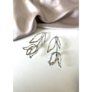 Orecchini Color argento con figure di tulipano