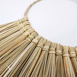 ของตกแต่งผนังสไตล์โบโฮจากหญ้าทะเลธรรมชาติ งานถักมือรูปพัด สำหรับตกแต่งบ้าน ผลิตในเวียดนาม - Product Image 4