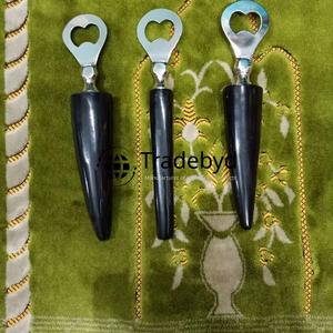 Abrebotellas de cuerno de búfalo natural para accesorios de bar y regalos Tradebyd - Product Image 1