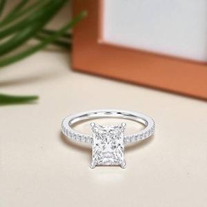Bague de fiançailles solitaire en moissanite de 3.20 carats coupe émeraude bagues en argent sterling 925 avec diamant rond - Product Image 1