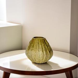 Vase à fleurs en métal aluminium au design minimaliste de la meilleure qualité - Product Image 3