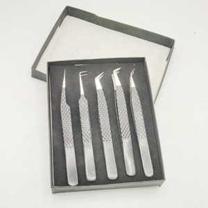 Pince à cils inclinée de conception personnalisée de haute qualité, anti-magnétique, 10 mm, pointe lisse, en acier durable, noire - Product Image 2