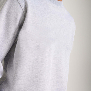 Sweat-shirt à col rond élégant pour hommes, durable et tendance, idéal pour les superpositions et les tenues décontractées - Product Image 4
