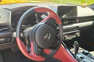 Auto Deportivo Compacto Usado de 2023, Coupé de 2 Puertas con Manejo Ágil y Diseño Deportivo, Sin Accidentes - Product Image 2