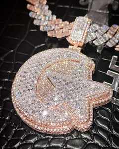 Pendentif personnalisé pour enfants en or jaune 18 carats avec nom de personnage de dessin animé, collier en forme de glaçon creux personnalisé, moissanite certifiée GRA, cadeau - Product Image 1