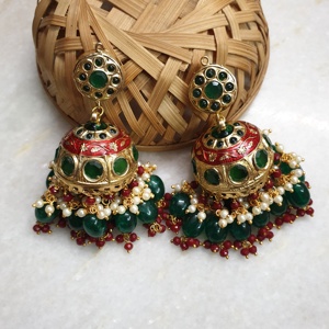 ต่างหูห้อยลูกปัดหินสีเขียว Jadau Jhumki เครื่องประดับอัลลอยด์ทางศาสนาทันสมัยชุบทองสำหรับงานปาร์ตี้ - Product Image 3