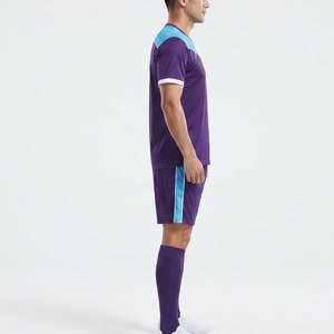 Tenues de football durables et de qualité supérieure, respirantes, légères, en polyester, design personnalisé pour les clubs sportifs, les tournois, les entraînements en plein air - Product Image 4