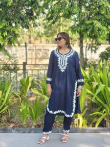 Hot Collection Vêtements ethniques tendance Kurti pour filles en tissu de rayonne douce pour un usage quotidien disponible en quantité en vrac d'Inde - Product Image 3