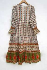 Vente en gros Robe maxi de plage ethnique bohème Robe de nuit à imprimé floral en coton indien faite à la main Peignoir Kimono Bouton Naturel - Product Image 2