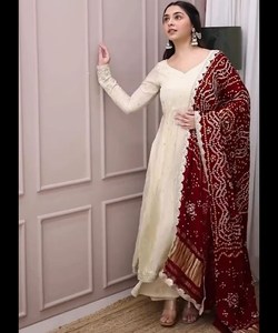 Proveedor Mayorista de Ropa para Mujer, Compre en Línea Vestidos Elegantes, Sexys y Góticos de Modal Crepé con Bordado Recto y Dupatta - Product Image 1