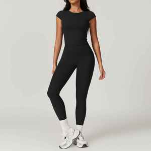 Nouvel arrivage de vêtements de sport sans couture Vêtements de sport Ensemble de yoga pour femmes Vêtements d'entraînement grande taille avec logo personnalisé Ensembles de fitness et de gymnastique sans couture - Product Image 3