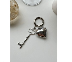 Porte-clés en acier inoxydable gravé sur mesure avec sangle en cuir, étiquette originale personnalisée - Product Image 5