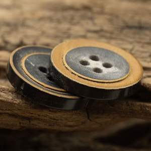 Boutons de veste en cuir vintage faits à la main de style animal en matériau de corne véritable rond à 4 trous de couleur brun foncé de haute qualité - Product Image 6