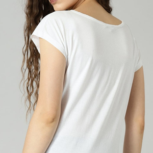 Camiseta de algodón extragrande para mujer, de tejido suave y transpirable, para moda casual al aire libre y uso diario relajado en verano. - Product Image 5