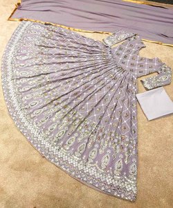 Lahenga Choli Dupatta de Diseño para Mujer, en Seda Georgette con Bordado Multihilo, para Fiestas, Bodas y Festivales, Lavable, de Bajo Costo - Product Image 5