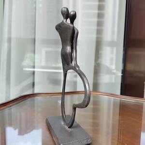 Sculptures de couple en aluminium fiables rehaussent la décoration intérieure en alliant le symbolisme émotionnel à l'artisanat artistique - Product Image 6
