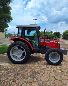 Tractor de Ruedas Massey Ferguson 4292 Xtra Rojo 4WD en Buenas Condiciones, Transmisión por Engranajes, Alta Productividad, Equipo Agrícola a Precio Accesible - Product Image 3