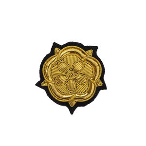 Parche Bordado a Mano con Hilo Dorado para Blazer, Insignia de Tela para Prendas de Moda, Hecho a Mano con Empaque Personalizado - Product Image 3