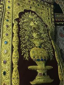 Tapis bijou Zari fait à la main exquis Un symbole de royauté avec des détails complexes et des embellissements précieux - Product Image 3