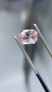 Piedra de Morganita Natural Certificada, Corte Brillante Octogonal, con Excelente Color y Calidad de Brillo, Berilo Natural de 2.51 Quilates - Product Image 2