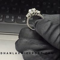 Bague de fiançailles en platine à trois pierres avec bande pavée, diamant rond, certifiée IGI, bijoux de luxe pour mariée, provenant du Gujarat