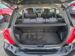 ใช้สำหรับรถยนต์ยาริส พวงมาลัยซ้าย เกียร์อัตโนมัติ หุ้มหนัง สีเข้ม แบบแฮทช์แบ็กและซีดาน - Product Image 6