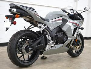Nouvelle Moto Sportive CBR600RR 600cc à Refroidissement Liquide, Quatre Cylindres en Ligne, 6 Vitesses, Haute Performance, Modèle 2026 - Product Image 3