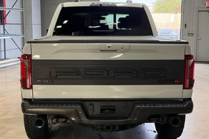 FORD F-150 RAPTOR R 2024 EXTREMEMENT PROPRE, MOTEUR V8 SURALIMENTÉ DE 720 CHEVAUX, 4X4, PRÊT À LIVRER - Product Image 5