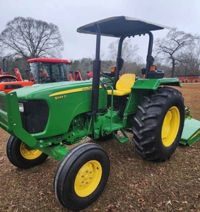 Tracteur John Deeree 5045D disponible pour les travaux agricoles conception robuste meilleure performance en terrain accidenté construction solide - Product Image 5