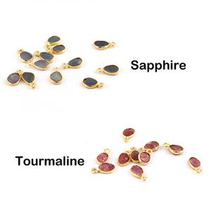 Minuscule saphir brut naturel pierre précieuse bricolage pendentif connecteur breloques prix laiton lunette plaqué or forme fantaisie pour la fabrication de bijoux - Product Image 5